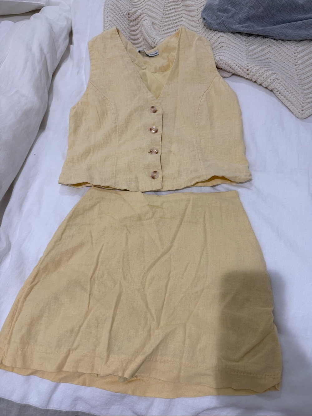Abercrombie & Fitch Pale Yellow Linen-Blend Vest and Skirt Set. Skirt:XS Top:S